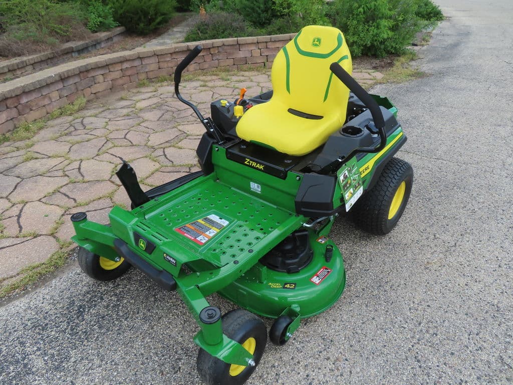 Image of John Deere Z320M Primary image
