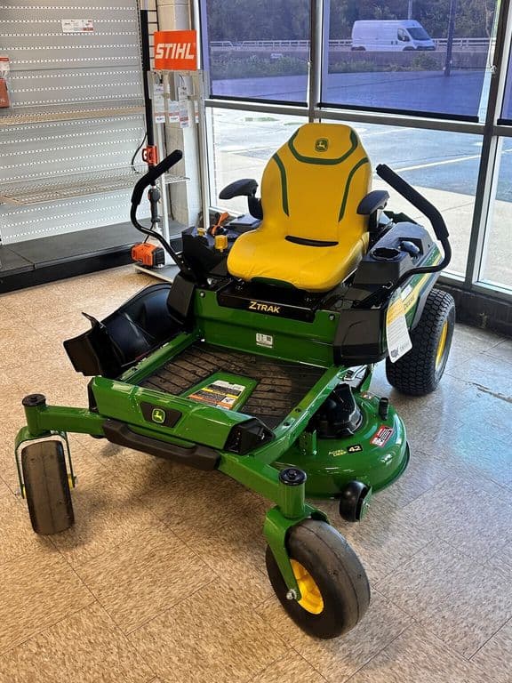 Image of John Deere Z320R Image 1
