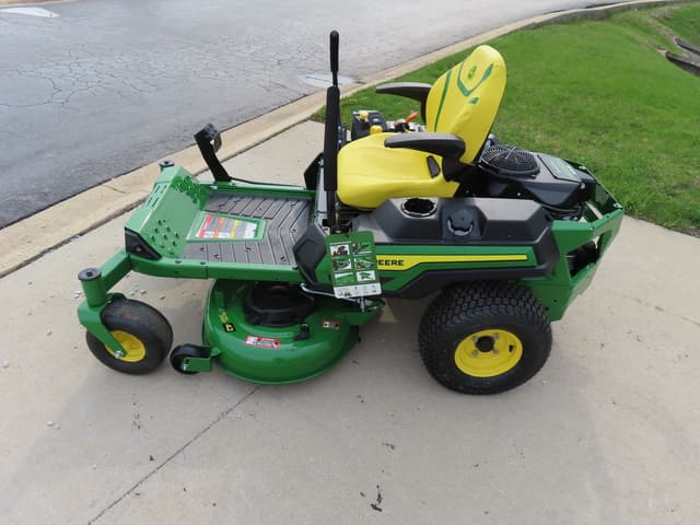 Image of John Deere Z320R equipment image 4
