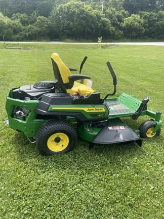 Image of John Deere Z320R equipment image 3