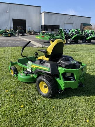 Image of John Deere Z320R equipment image 1