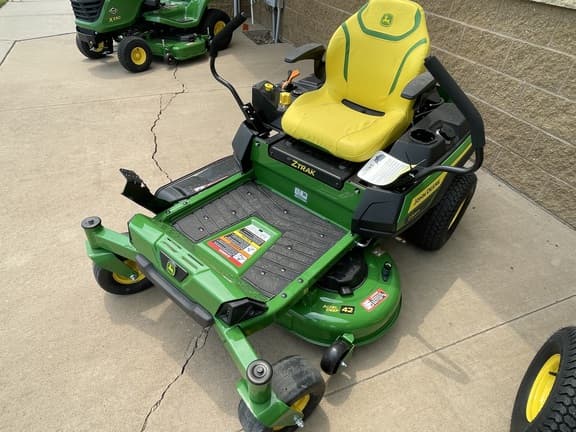 Image of John Deere Z320R equipment image 2