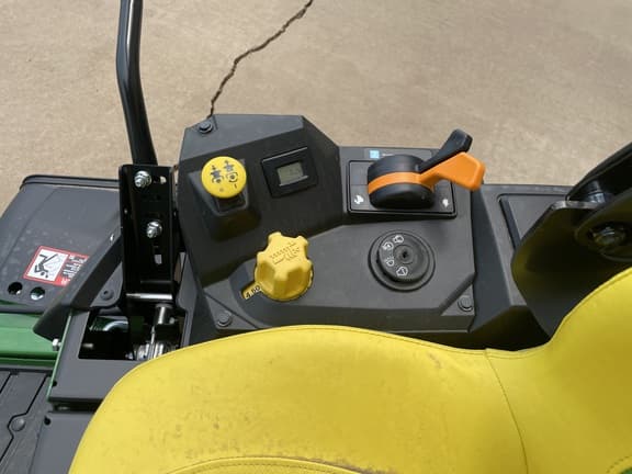 Image of John Deere Z320R equipment image 4