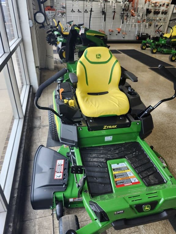 Image of John Deere Z320R equipment image 1