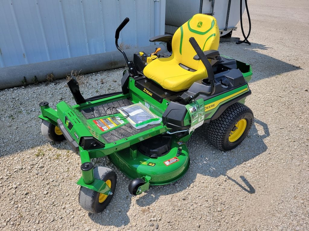 2026 John Deere Z320R Equipment Image0