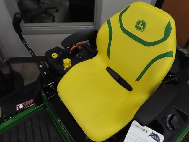 Image of John Deere Z320R equipment image 2
