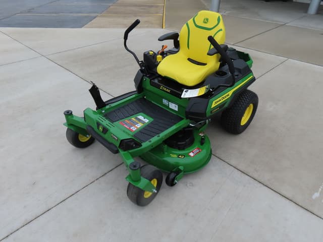 Image of John Deere Z320R equipment image 1