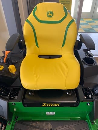 Image of John Deere Z320R equipment image 3