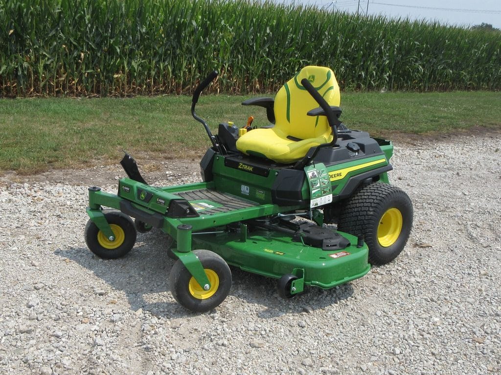 2026 John Deere Z320R Equipment Image0