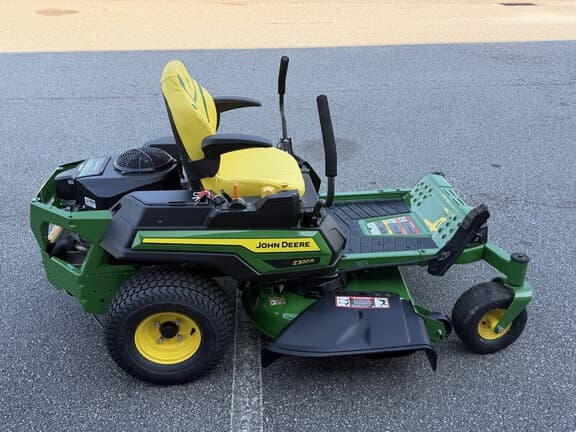 Image of John Deere Z320R equipment image 2