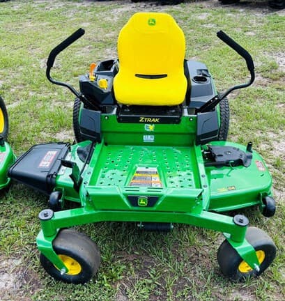 Image of John Deere Z325E equipment image 2