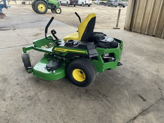 Image of John Deere Z330M equipment image 1
