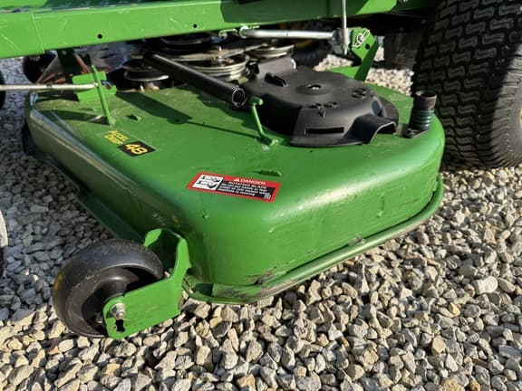 Image of John Deere Z330M equipment image 1