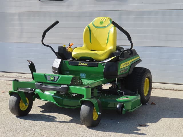 Image of John Deere Z330M equipment image 1