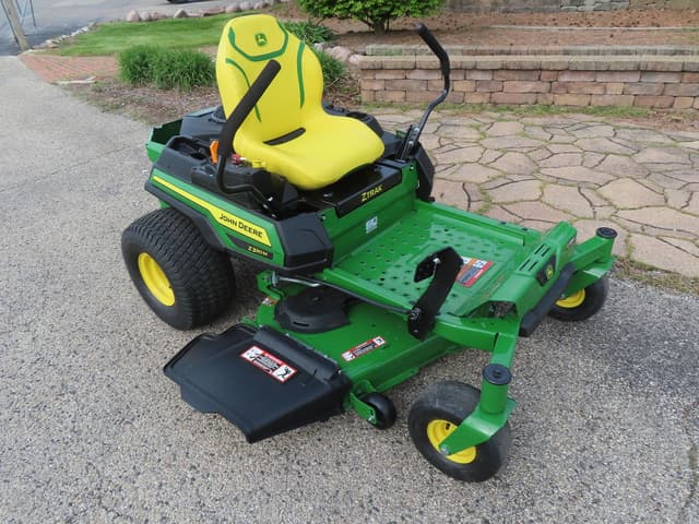 Image of John Deere Z330M equipment image 1