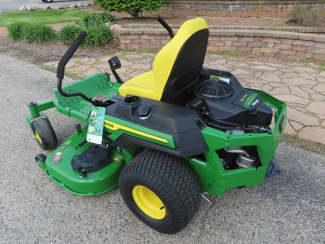 Image of John Deere Z330M equipment image 2