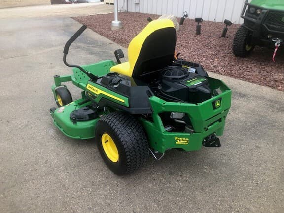 Image of John Deere Z330M equipment image 2