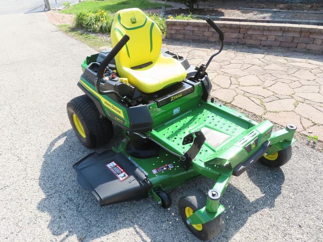 Image of John Deere Z330M equipment image 1