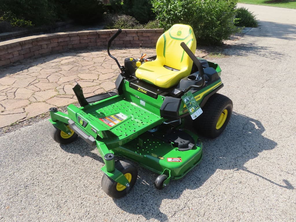 Image of John Deere Z330M Primary image