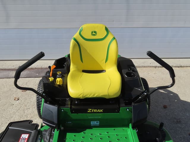 Image of John Deere Z330M equipment image 4