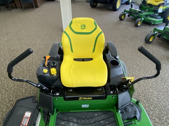 Image of John Deere Z330R equipment image 4