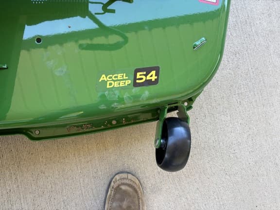 Image of John Deere Z330R Image 1