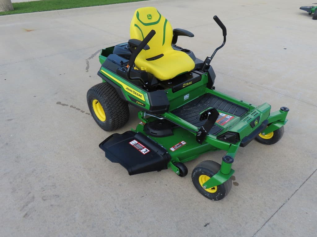 Image of John Deere Z330R Image 1