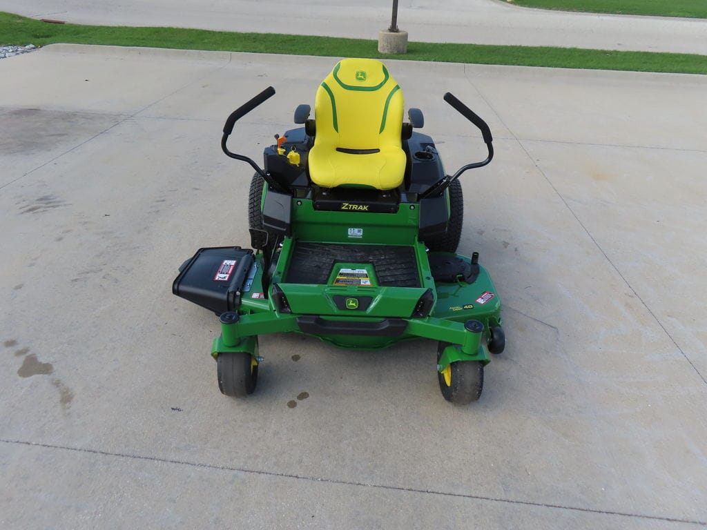 2026 John Deere Z330R Equipment Image0