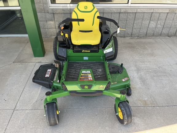 Image of John Deere Z330R equipment image 1