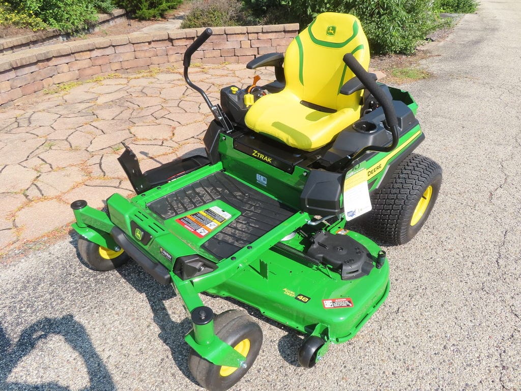 2026 John Deere Z330R Equipment Image0