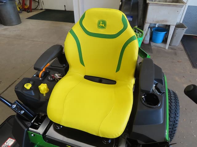 Image of John Deere Z330R equipment image 4