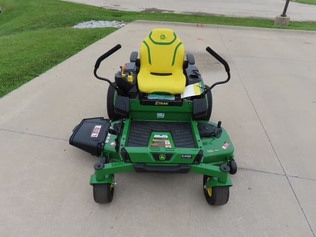 Image of John Deere Z330R equipment image 1