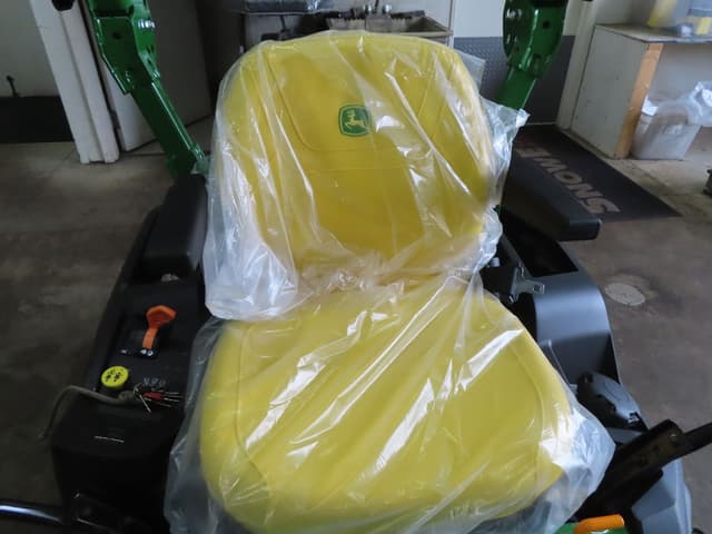 Image of John Deere Z515E equipment image 4