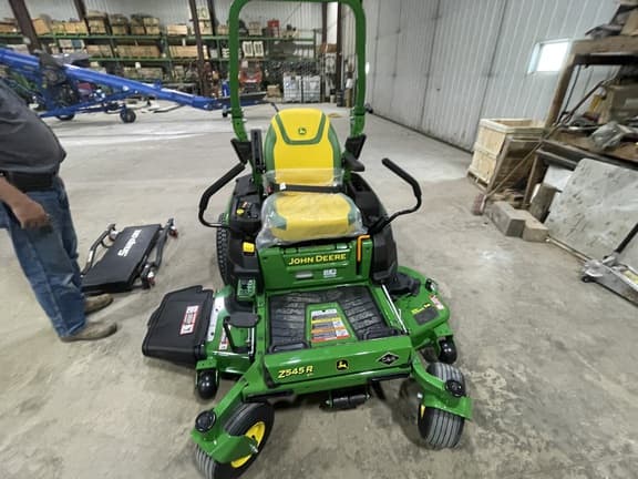 Image of John Deere Z545R equipment image 2
