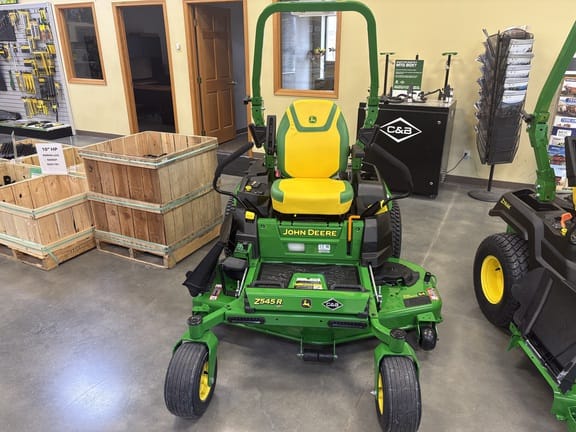 2026 John Deere Z545R Equipment Image0