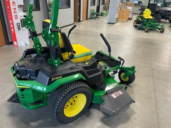 2026 John Deere Z545R Equipment Image0