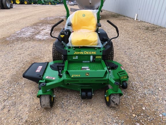 Image of John Deere Z720E equipment image 3