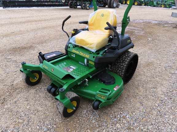 Image of John Deere Z720E equipment image 4