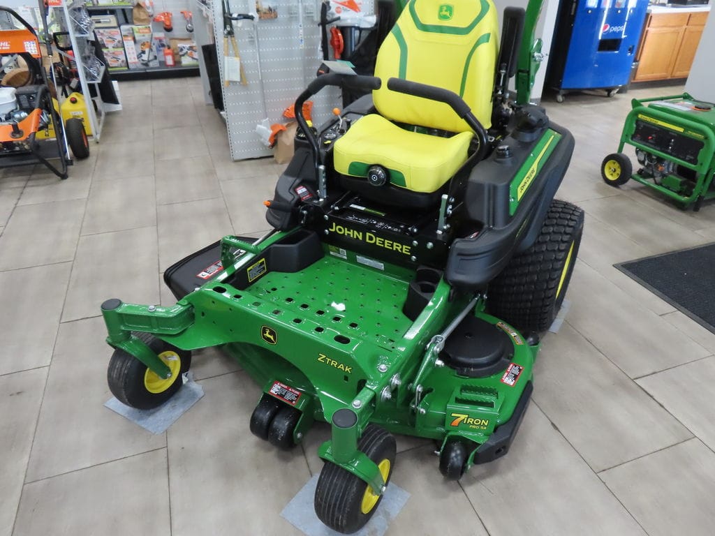 2026 John Deere Z920M Equipment Image0