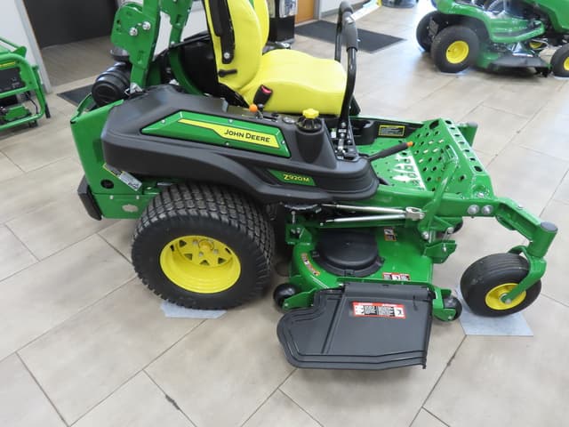 Image of John Deere Z920M equipment image 4