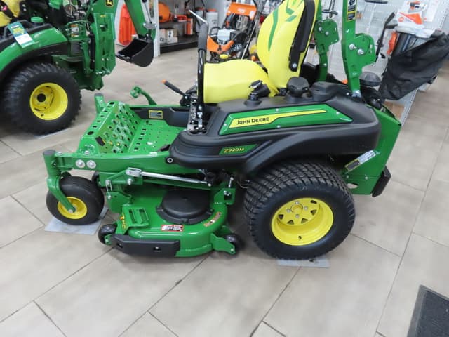 Image of John Deere Z920M equipment image 1