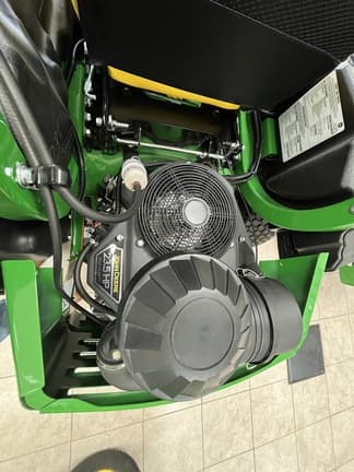 Image of John Deere Z920M equipment image 1