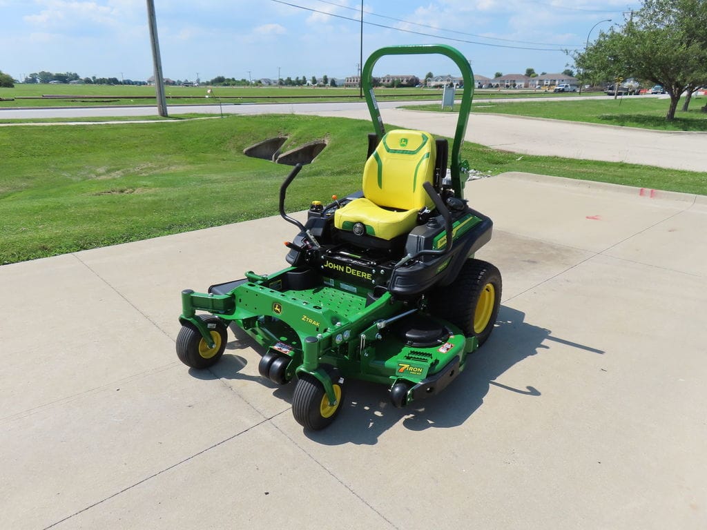 2026 John Deere Z930M Equipment Image0
