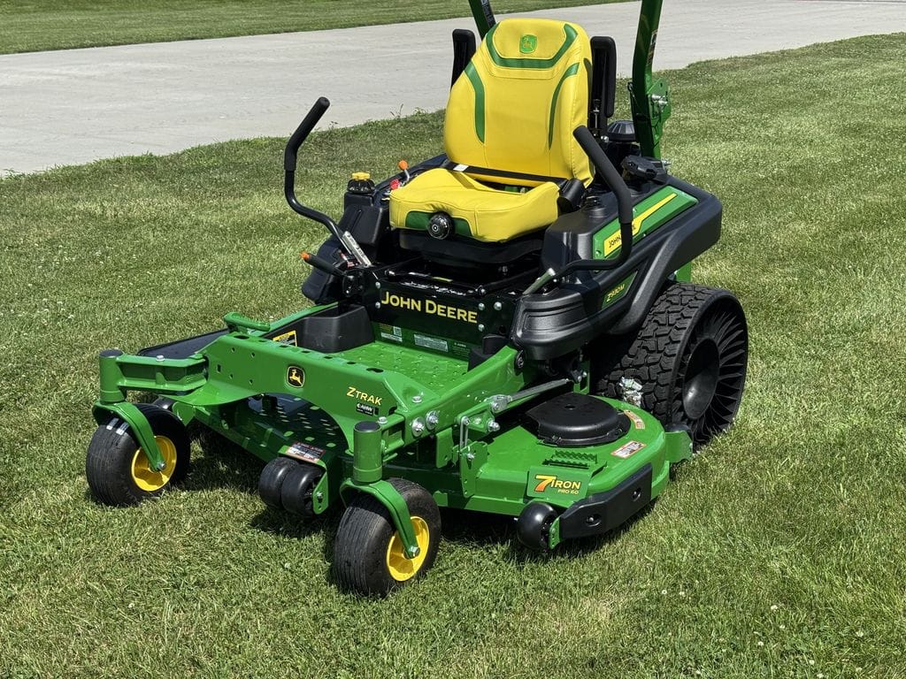 2026 John Deere Z930M Equipment Image0