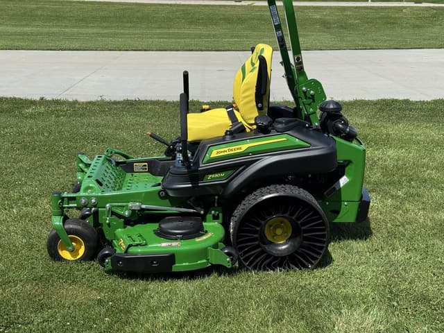 Image of John Deere Z930M equipment image 1