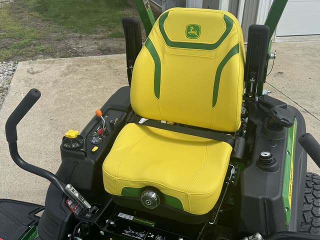 Image of John Deere Z930M equipment image 4
