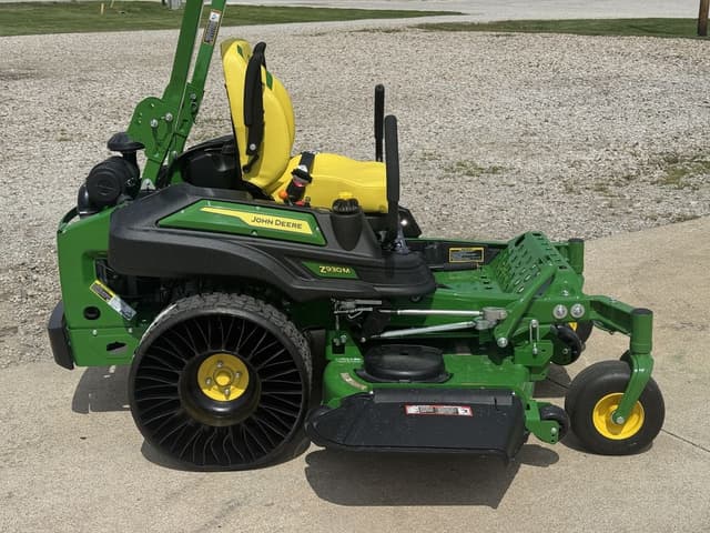 Image of John Deere Z930M equipment image 1