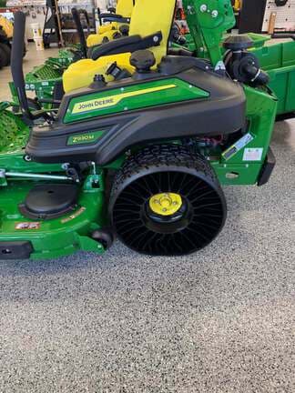 Image of John Deere Z930M equipment image 2