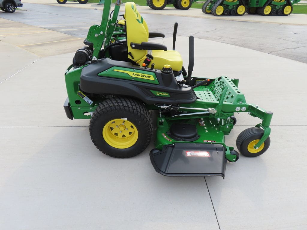 2026 John Deere Z950M Equipment Image0