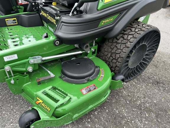 Image of John Deere Z950M equipment image 2